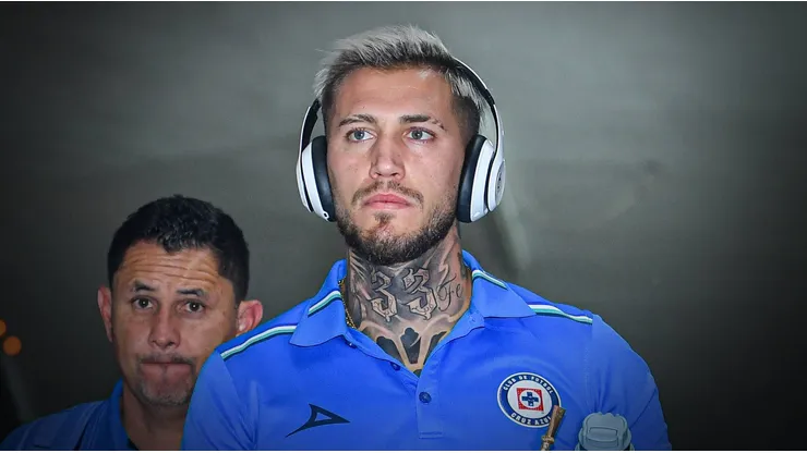El defensa argentino permanecerá en Cruz Azul, al menos, hasta diciembre.