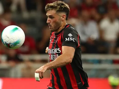 Santiago Giménez lesionó a un compañero y la afición de Milan estalló