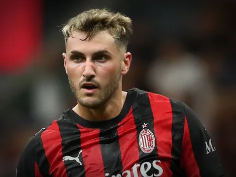 Afición de Milan estalla contra Santi Giménez tras fallar gol clave