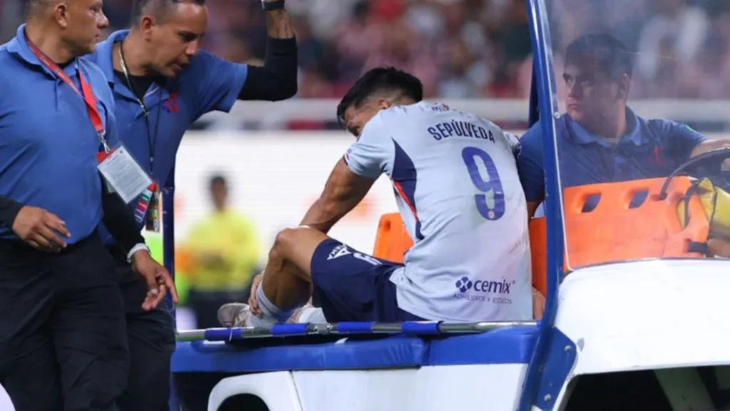 El ex Querétaro encendió las alarmas tras salir en camilla.