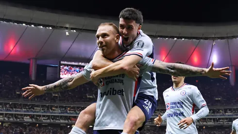 Los cementeros visitaron el Estadio Akron en esta fecha y se quedaron con algo más que con los tres puntos.