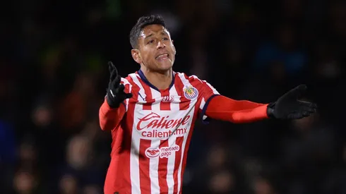 Señalan al culpable del pésimo momento que vive Luis Romo en Chivas