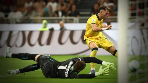 Santiago Giménez tuvo un partido complicado con el Milan en la Serie A.