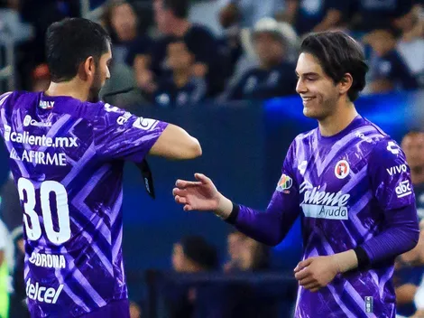 Hasta las lágrimas: Chuy Corona le entregó la portería de Xolos a su hijo