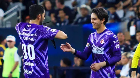 Hasta las lágrimas: Chuy Corona le entregó la portería de Xolos a su hijo