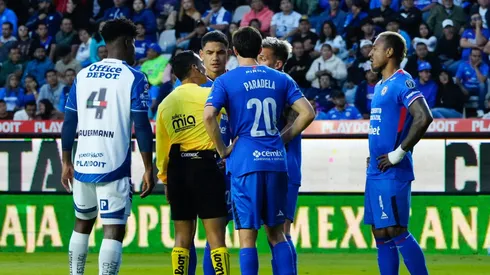 El partido entre los cementeros y los tuzos fue uno de los más polémicos del pasado fin de semana con una actuación arbitral cuestionable.