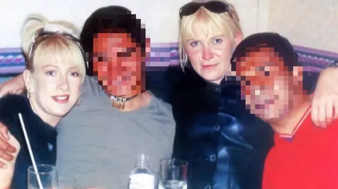 Óscar Pérez y Paco Palencia son los dos futbolistas que se ven acompañados con un par de señoritas. Las fotos tendrían 27 años.