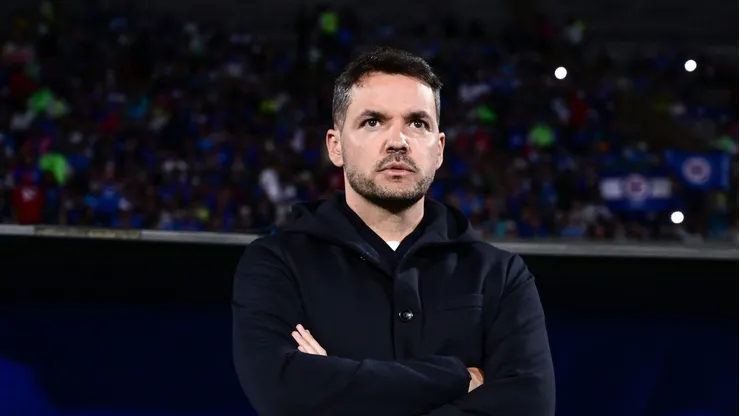 El entrenador argentino deberá tomar una decisión crucial de cara al partido contra los Gallos Blancos.