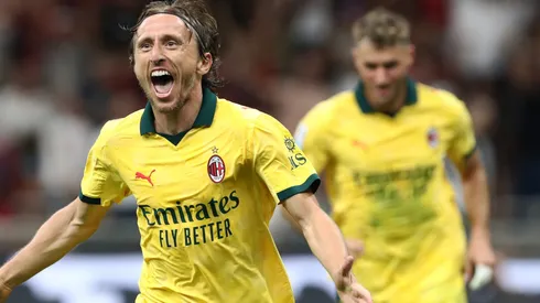 El Balón de Oro croata apoyó al delantero mexicano después de ser criticado por la afición del AC Milan.