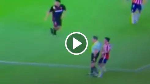 El polémico silbante recibió una agresión en la victoria del Toluca 0-3 sobre los tapatíos el fin de semana.