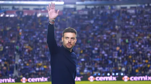 El ex entrenador argentino sigue teniendo crédito en México a pesar de su espantada a Cruz Azul y fracaso en el FC Porto.