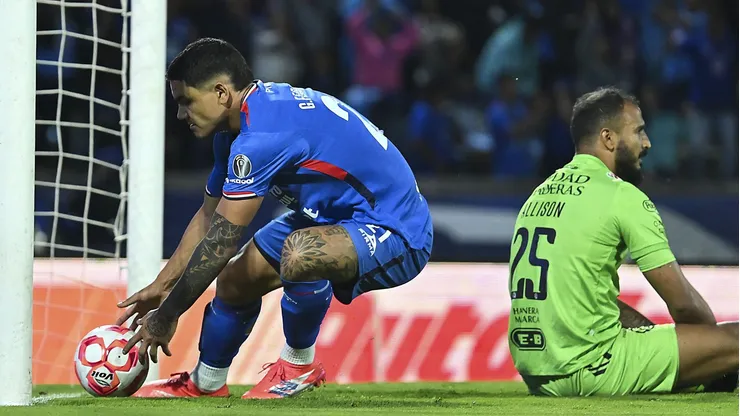 El delantero uruguayo sigue en racha y ahora se posiciona a solo uno del goleador del equipo, Ángel Sepúlveda (5).