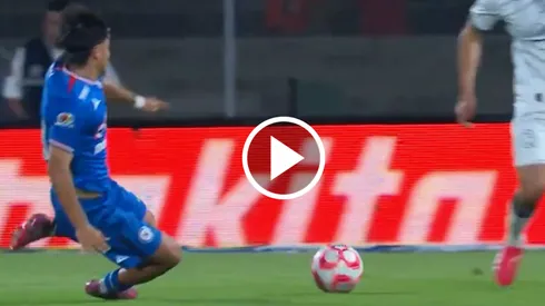 El mediocampista cementero se hizo expulsar tras una durísima entrada en la segunda mitad del encuentro de la fecha 10 de la Liga MX.