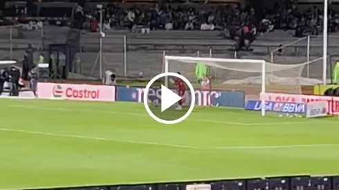 El portero colombiano reprochó a los jugadores de Cruz Azul que no marcaron a Homenchenko a pesar de estar muy lejos del área.