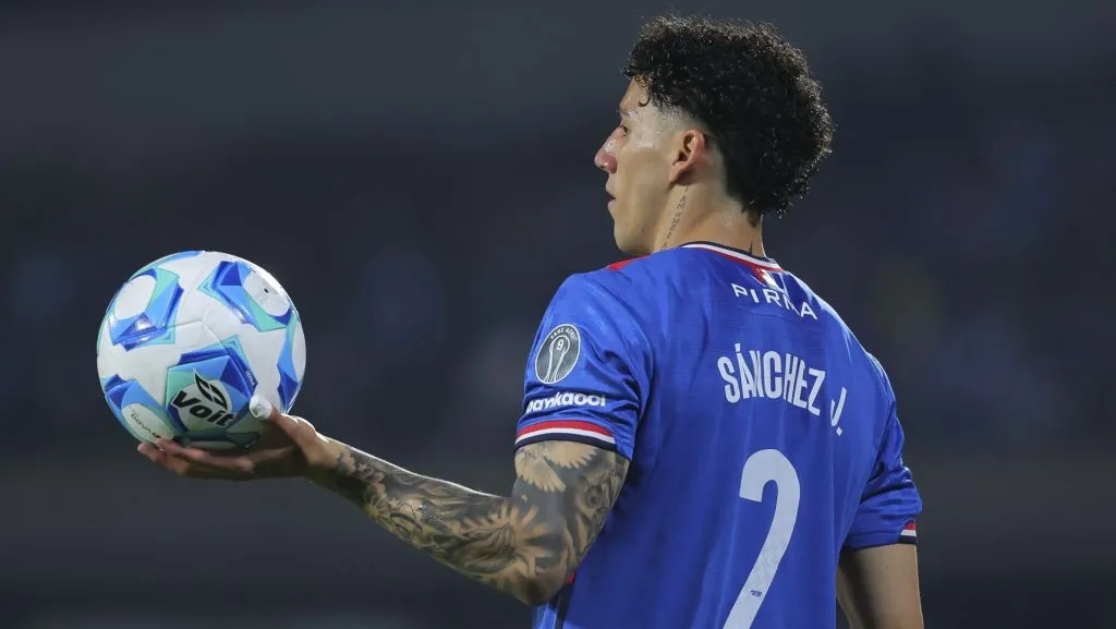 El defensor mexicano fue convocado y no ingresó durante los 90′ minutos a pesar de que Cruz Azul utilizó todos los cambios. (Imago7)