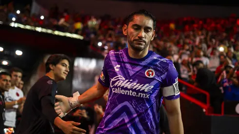 Los cementeros perdieron el liderato en un partido polémico en donde hubo una expulsión apenas en el minuto 5' de partido.