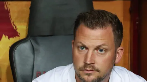 El entrenador de Los Leones compareció ante los medios de comunicación y no dio buenas noticias sobre le mexicano.