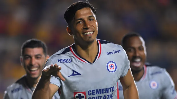El Cuate se vistió de héroe y rescató un punto clave.