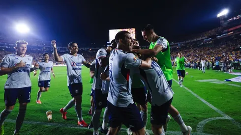 El empate de Cruz Azul ante Tigres le permitió permanecer en los puestos de vanguardia.