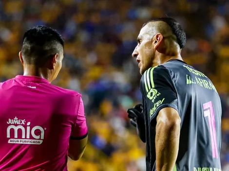 Guzmán explota contra el arbitraje por el penal de Cruz Azul