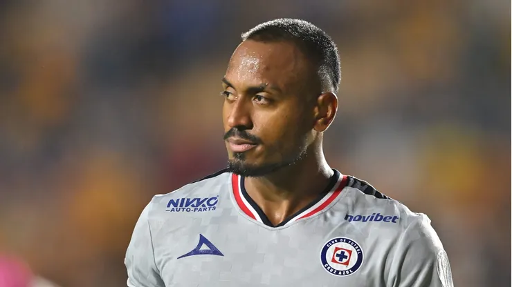 El futbolista colombiano estaba convocado para los entrenamientos de los cementeros en el inicio de la semana.