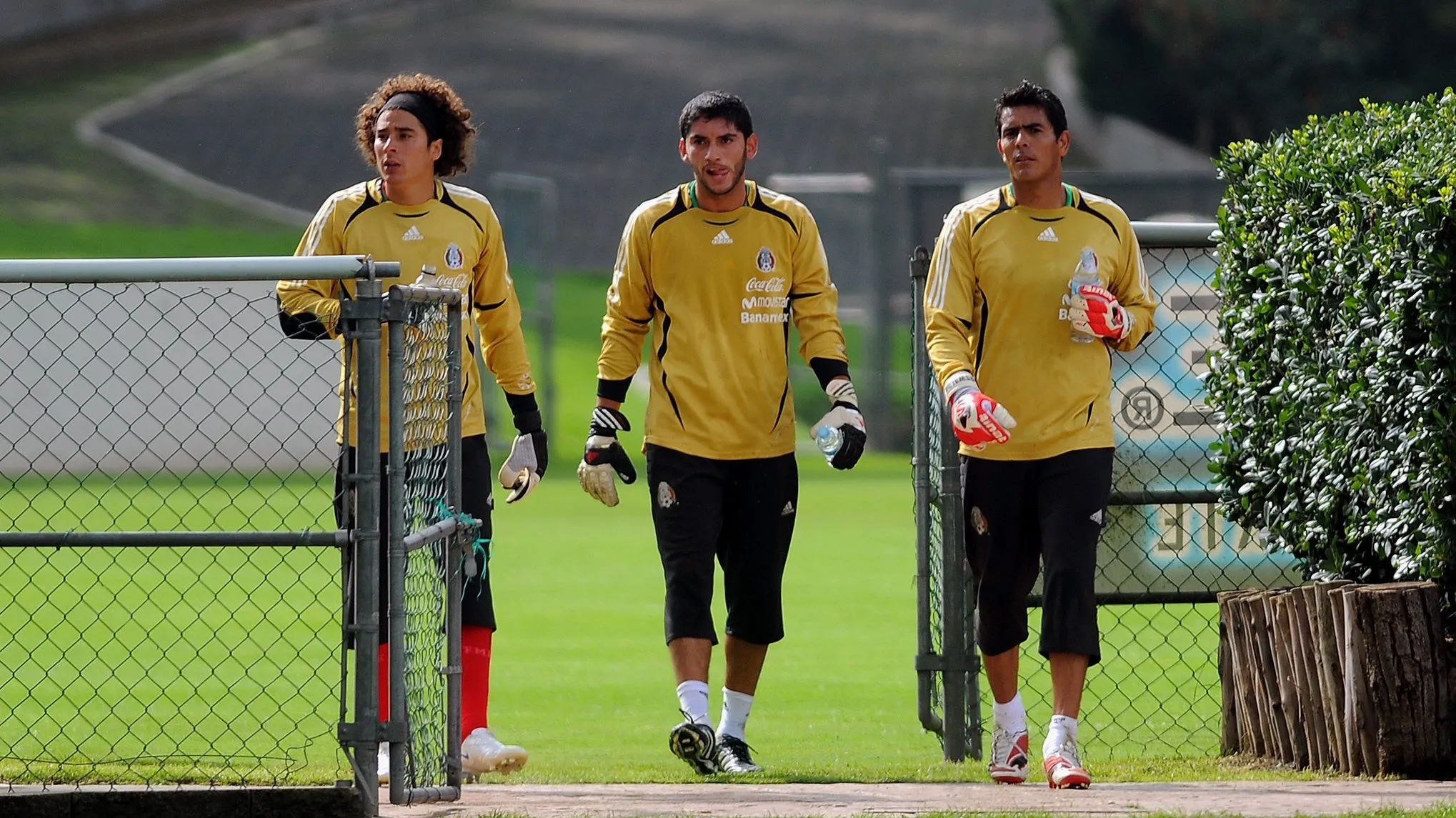 Ricardo La Volpe elige entre Chuy Corona y Guillermo Ochoa.