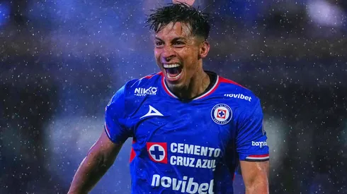 El Cuate tomó la palabra.