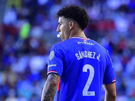 Afición de Cruz Azul revienta a Sánchez tras el Clásico