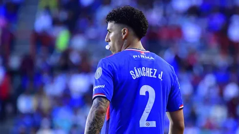 El defensor mexicano fue responsable en el gol de Brian Rodríguez en el Clásico Joven. Afición pide que no vaya al Mundial.