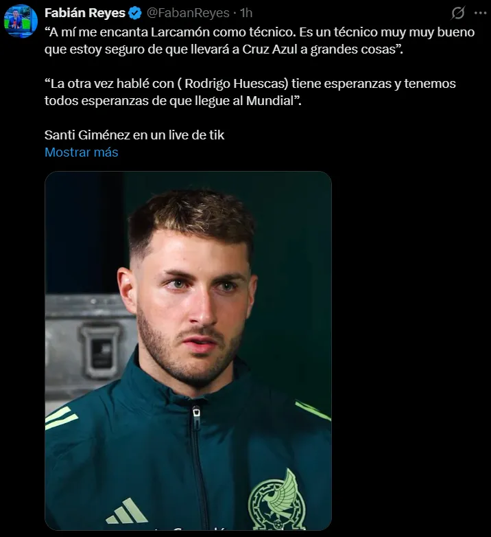 Santiago Giménez bendijo a Nicolás Larcamón. (@FabanReyes)