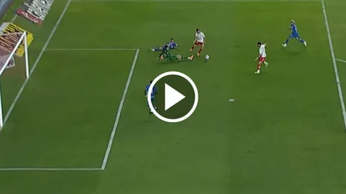 Kevin Mier evitó el error de Piovi con una gran doble atajada