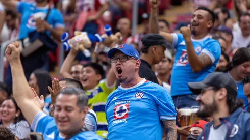 La afición de Cruz Azul apuntó contra el responsable del empate en Necaxa.