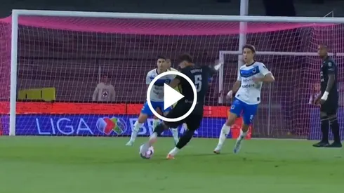 El defensor sorprendió a todos con un disparo lejano y certero.