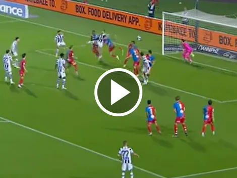 Giakoumakis marca un gol de otro planeta en Grecia