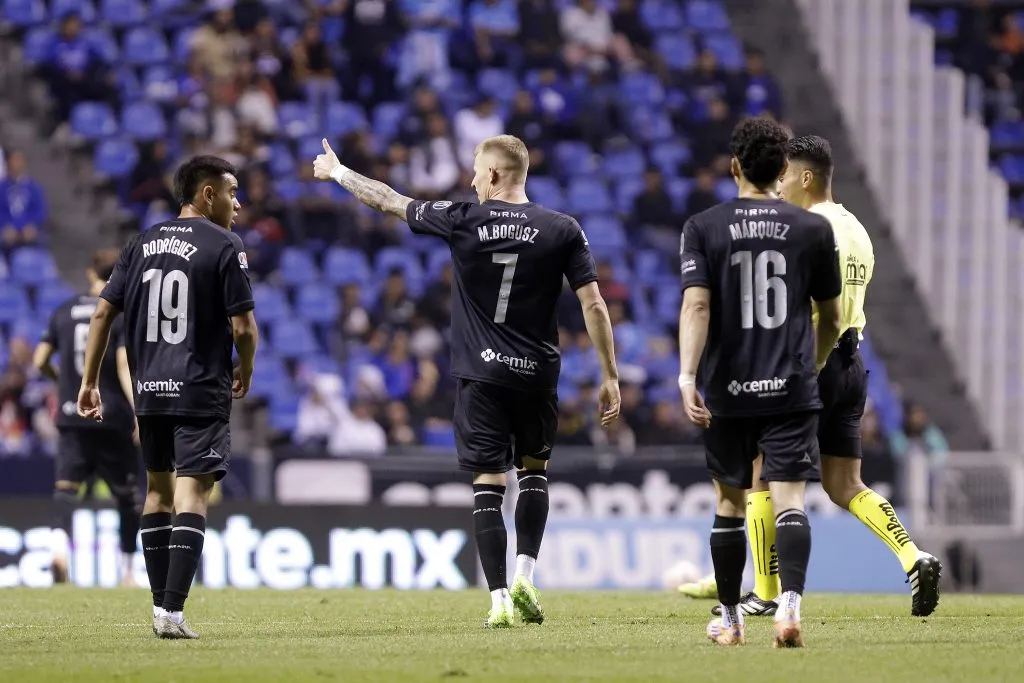 Mateusz Bogusz abrió el marcador en Puebla, pero llamó la atención su reacción. (Imago7)