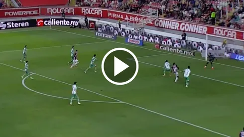 El delantero colombiano volvió a anotar con el Necaxa y los rayos sueñan con meterse en el Play In en la última jornada.