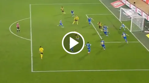 El ex jugador de Cruz Azul se vistió de héroe y ayudó a que el AEK subiera hasta la tercera posición en el campeonato helénico.