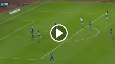 Aerial Chavarin anota el segundo gol en la historia de Cruz Azul en la fase de Liguilla.