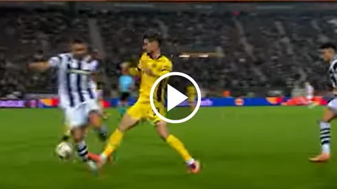 El ex delantero de Cruz Azul recibió una entrada durísima en el inicio del encuentro y que fue castigada con tarjeta roja.