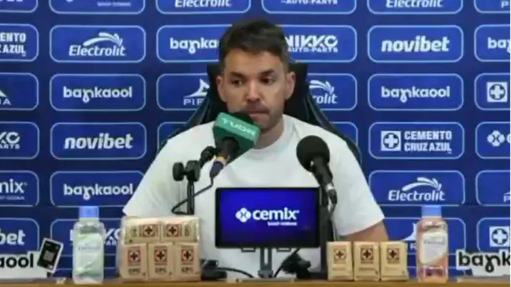 El entrenador de los cementeros se mostró contrariado con el arbitraje y con la lesión de Kevin Mier.