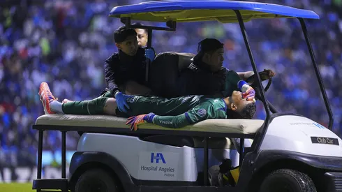 El portero colombiano salió lesionado y su presencia en la Liguilla podría estar comprometida. Se le realizarán exámenes médicos.