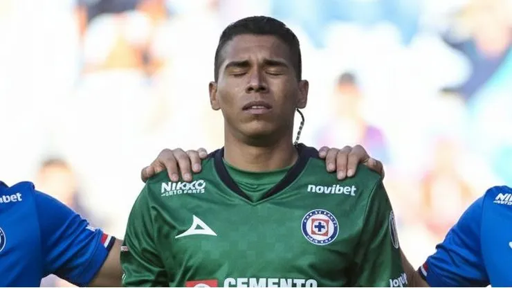 Kevin Mier fue apoyado por sus compañeros.