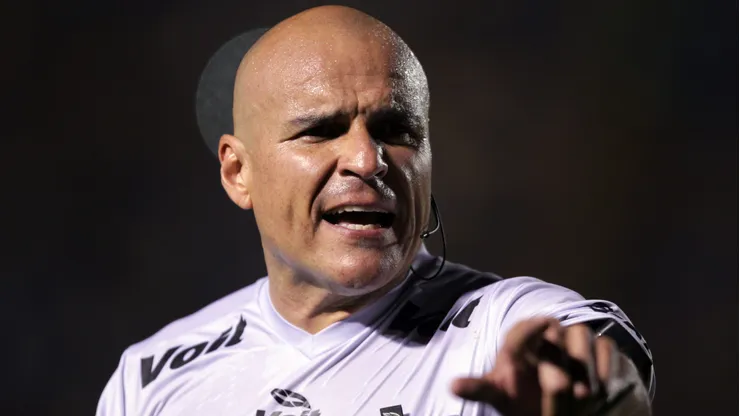 Paco Chacón, ex árbitro, explotó contra los defensores de Coco Carrasquilla
