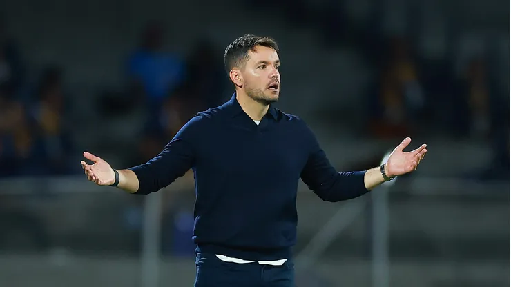 Nicolás Larcamón tendría que afrontar serios desafíos de cara a la Liguilla.