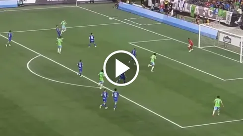 Pedro de la Vega anotó el último gol con el que Seattle vapuleó a Cruz Azul.