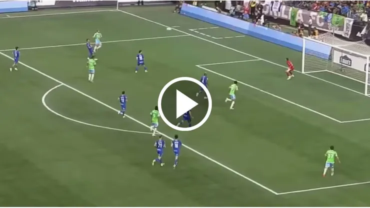Pedro de la Vega anotó el último gol con el que Seattle vapuleó a Cruz Azul.