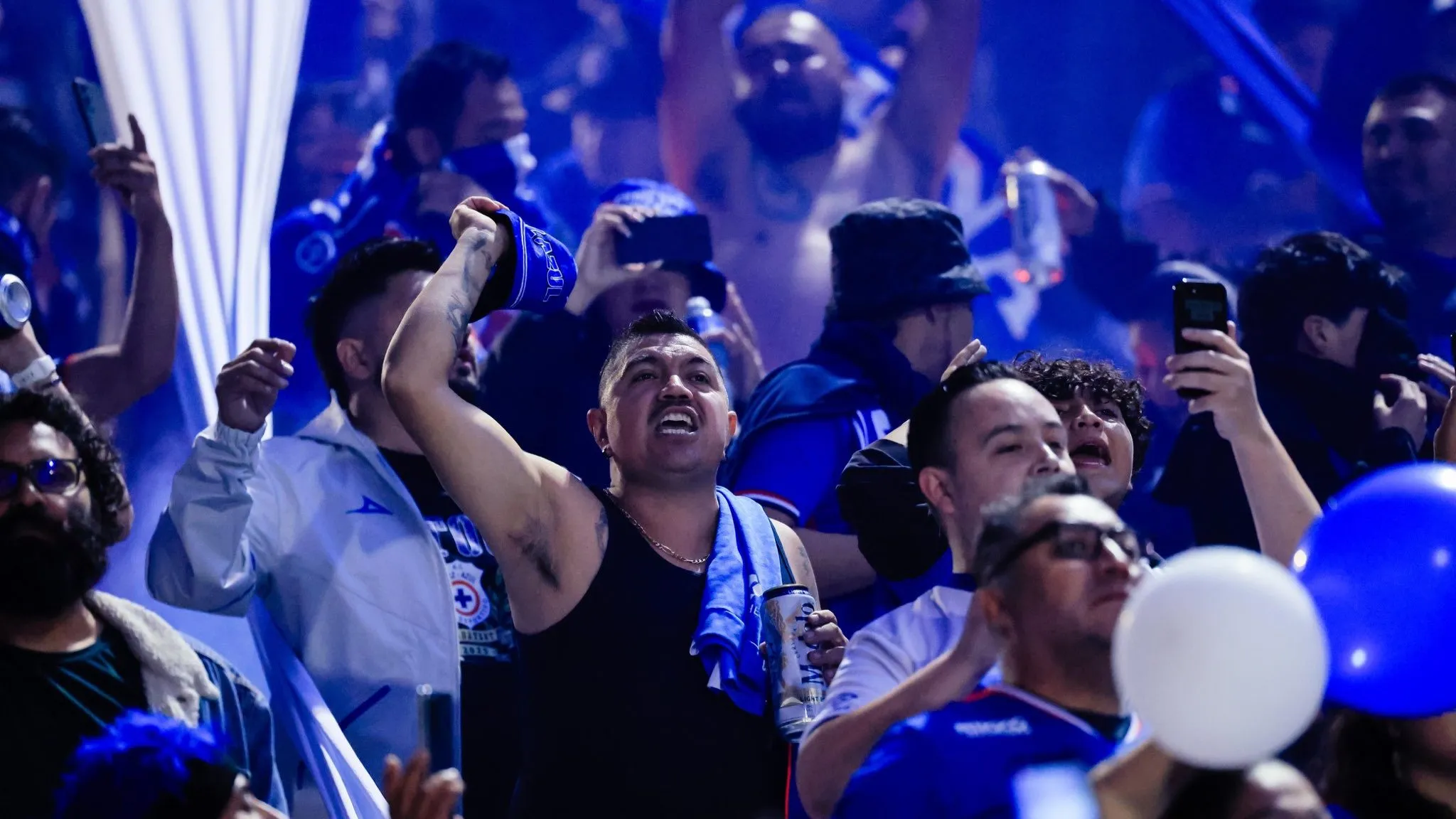 La afición de Cruz Azul ha tenido que adaptarse a las constantes mudanzas de 