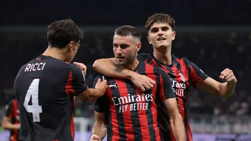 Santi Giménez encuentra en otro sudamericano a un nuevo amigo en AC Milan.