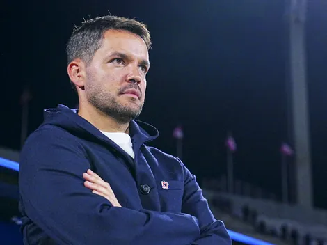 Larcamón haría "varios movimientos" en el once contra Chivas