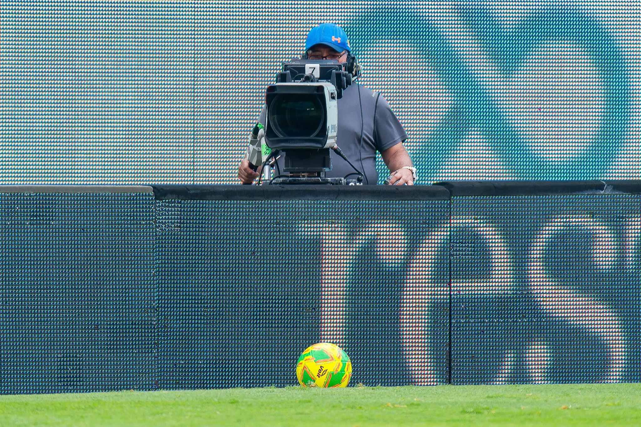 El partido de ida entre cementeros y rojiblancos no se verá en señal abierta (Imago 7)